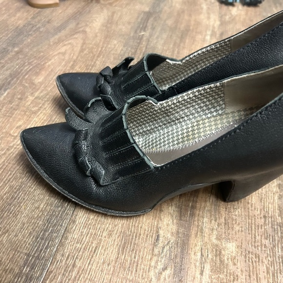 Camper size 38 (7.5) tassle preppy heels in good used condition super fun - Picture 10 of 15